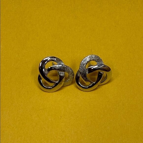 Jewelry - Elegant Silver Knot Earrings